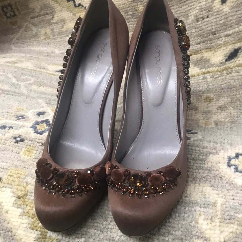 Sergio Rossi size 40 tan color/ embellished